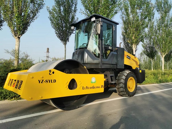 如何對(duì)壓路機(jī)進(jìn)行常規(guī)的保養(yǎng)？路源廣小編為您介紹